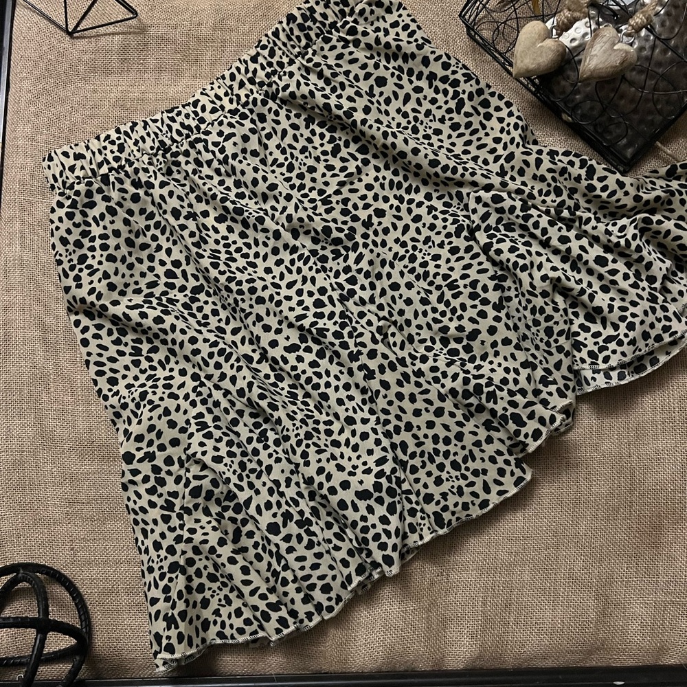 EUC Shein Tan Animal Print Ruffled Miniskirt.  Size 4 XL